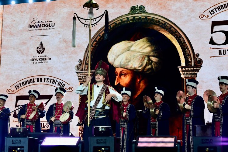 İstanbul'da coşkulu fetih gecesi -