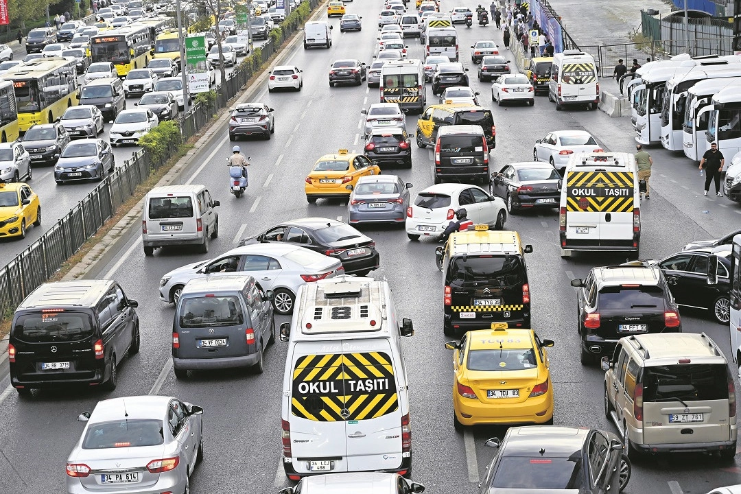 İstanbul'da eğitimin ilk gün trafiğine Valilik ayarı -