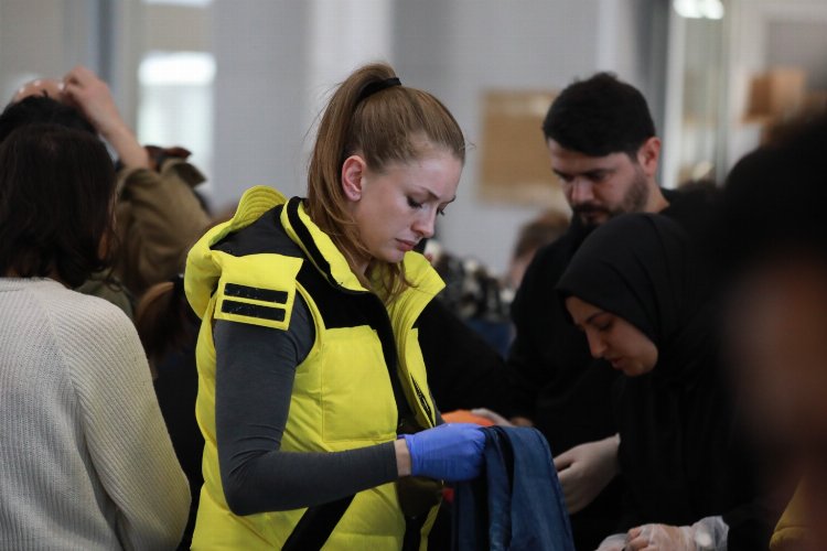 İstanbul'da sanatçılar Büyükşehir'in yardım seferberliğine katıldı -