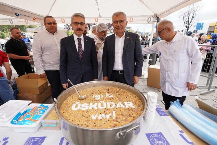 İstanbul Üsküdar aşure bereketini paylaştı -