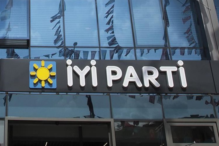 İYİ Parti 6 ilçede nöbet değişimi yaptı -