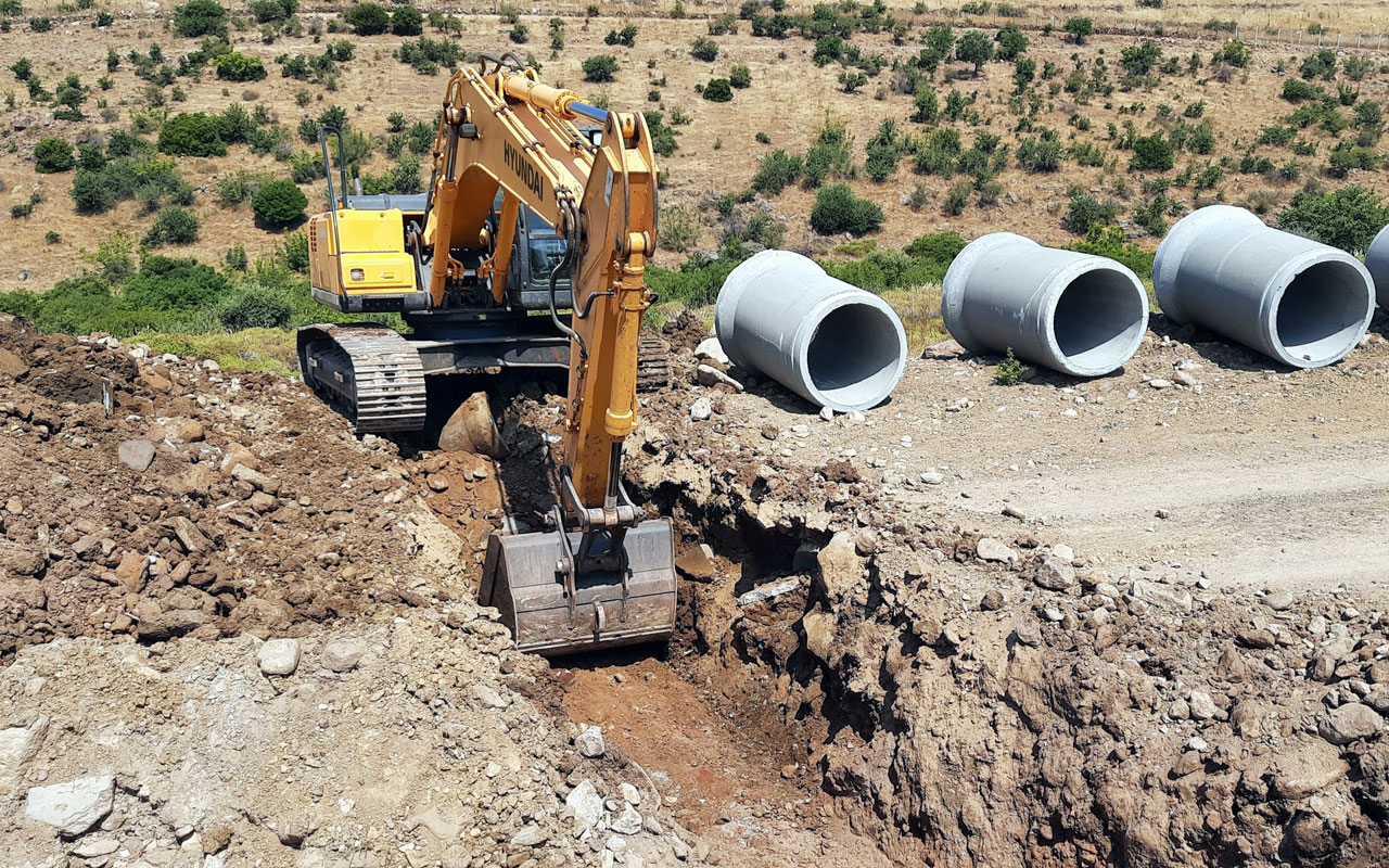 İzmir Aliağa’da ağıl yolları iyileştiriliyor