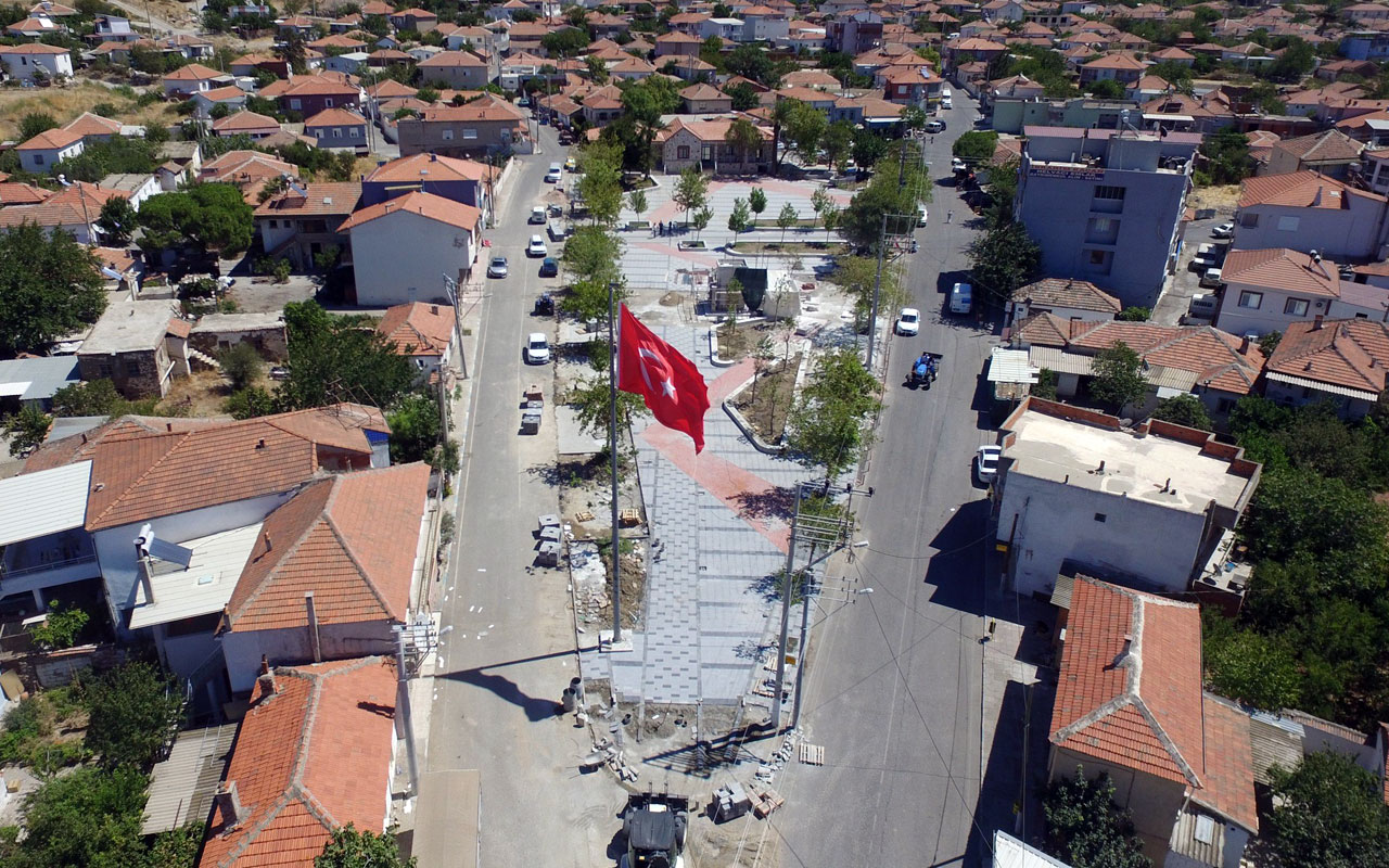 İzmir Aliağa’da tarihi meydanda restorasyon