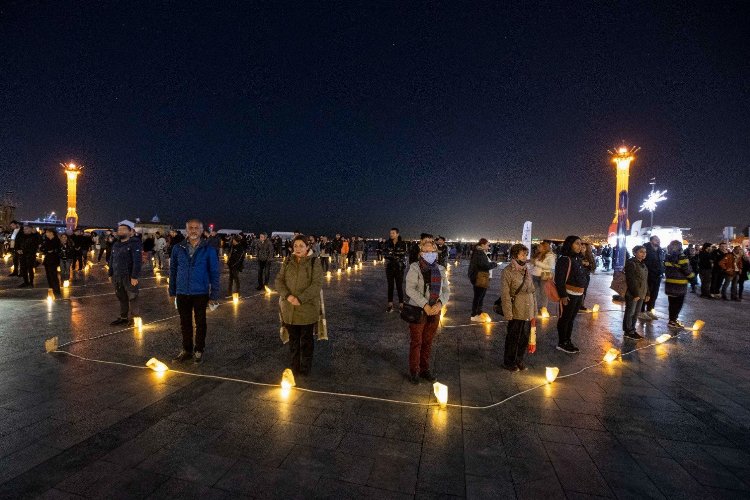 İzmir Ata’ya saygı nöbetinde -