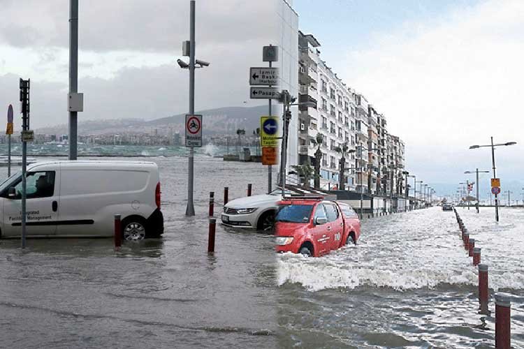 İzmir'de alarm! Deniz taşabilir -