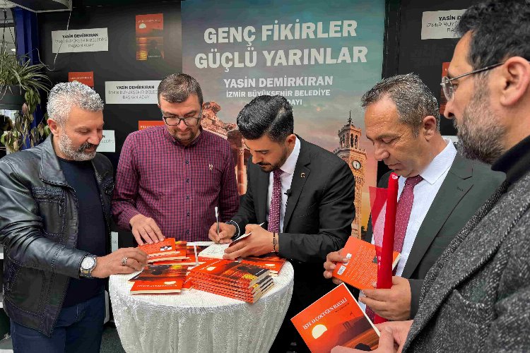 İzmir'de bağımsız genç başkandan imza günü -