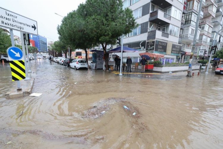 İzmir'de hayat felç oldu -