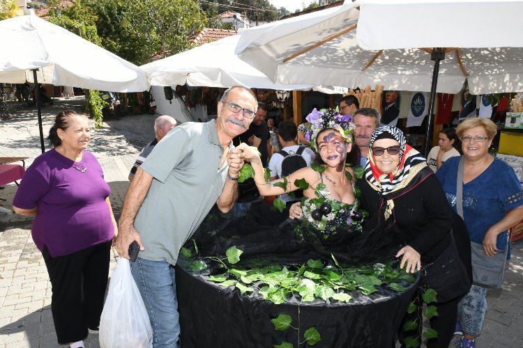 İzmir'de Kavacık Üzüm Festivali, binlerce kişiyi ağırladı -