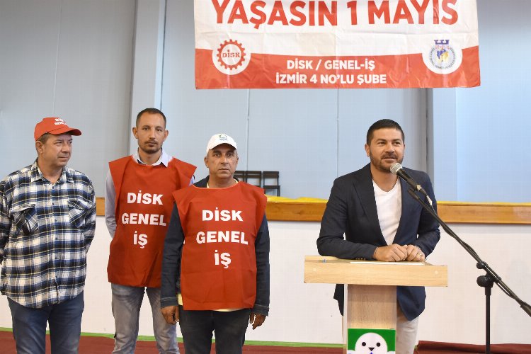 İzmir Foça'da belediye çalışanları 1 Mayıs'ı kutladı -