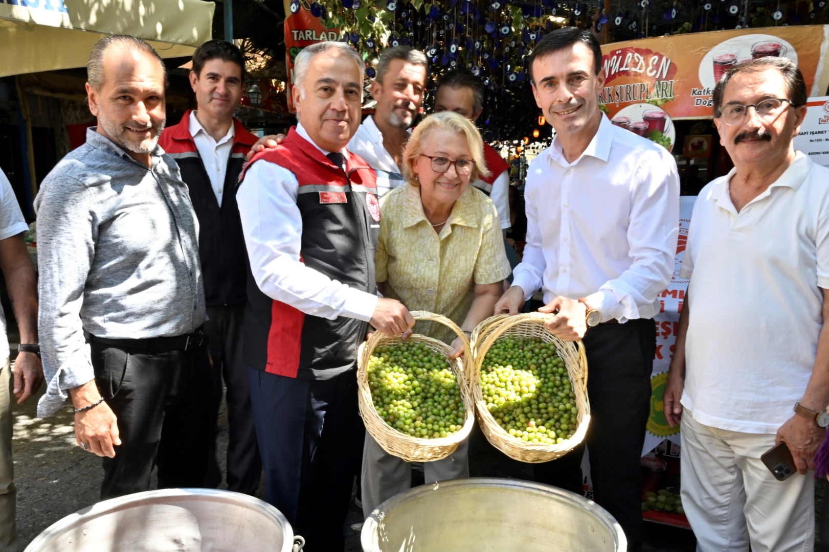 İzmir'in benzersiz lezzeti: Bademli Koruk Şerbeti -