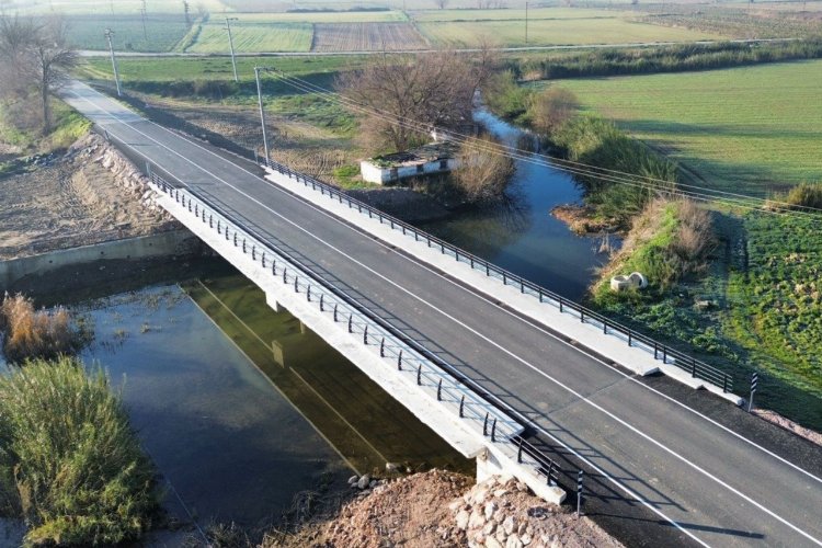 İzmir'in yolları köprülerle örüldü -