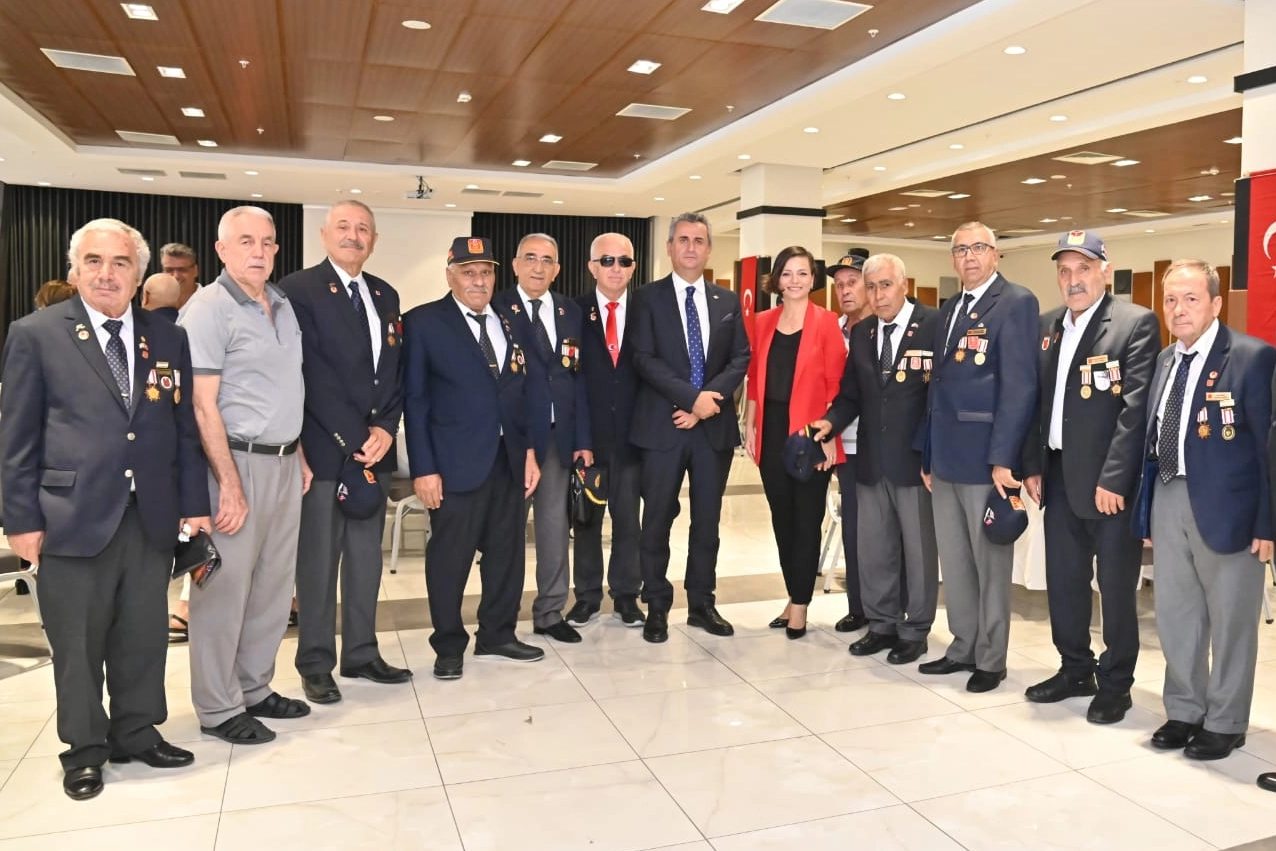 İzmir Karabağlar'da şehit aileleri ve yakınlarıyla anlamlı buluşma -