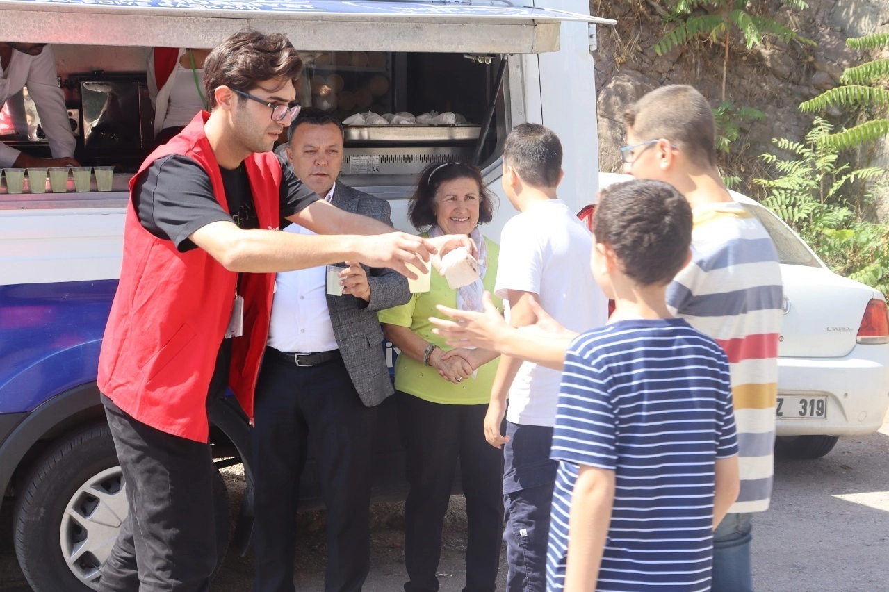 İzmit Belediyesi Topçular Yolu Camii cemaati ile buluştu -