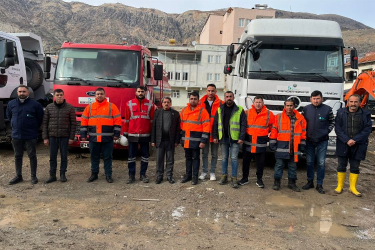 İzmit'in iş makinaları afet bölgesinde -