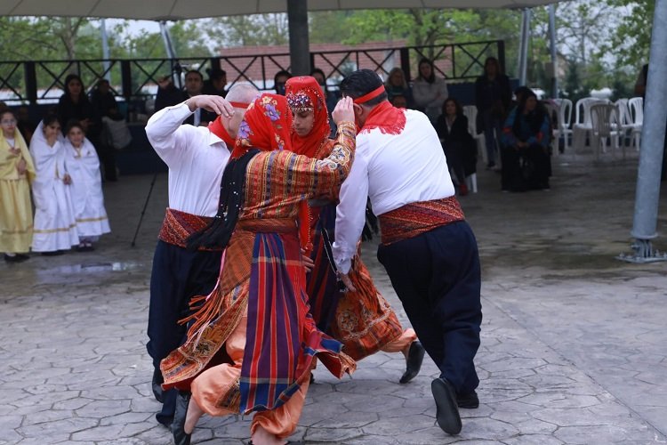 İzmit’in köylerini bahar coşkusu sardı -