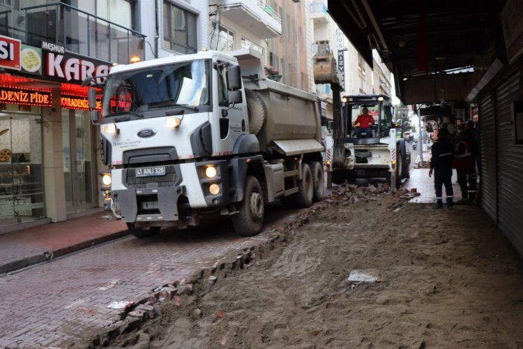 İzmit'in o caddesi öz kaynaklarıyla yenileniyor -