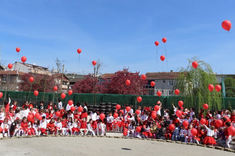 İzmit'te erken 23 Nisan coşkusu yaşandı -