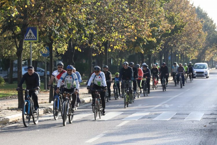 İzmit’te pedallar 100. Yıl için çevrildi -