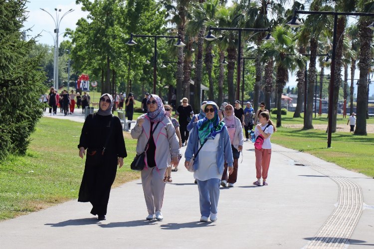 İzmit'te Sağlıklı Yaşam Yürüyüşlerine kadınlardan yoğun ilgi -