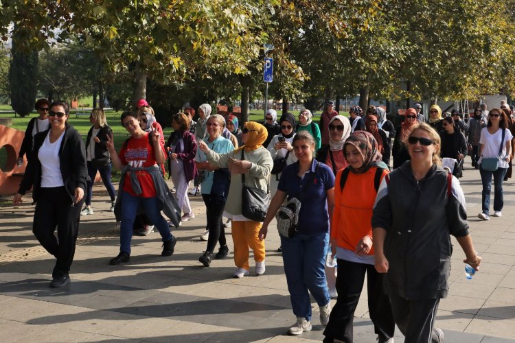 İzmitli kadınladan farkındalıklı yürüyüş -