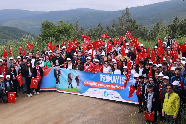 İzmitlilerden hem 'gençlik' hem 'doğa' yürüyüşü -