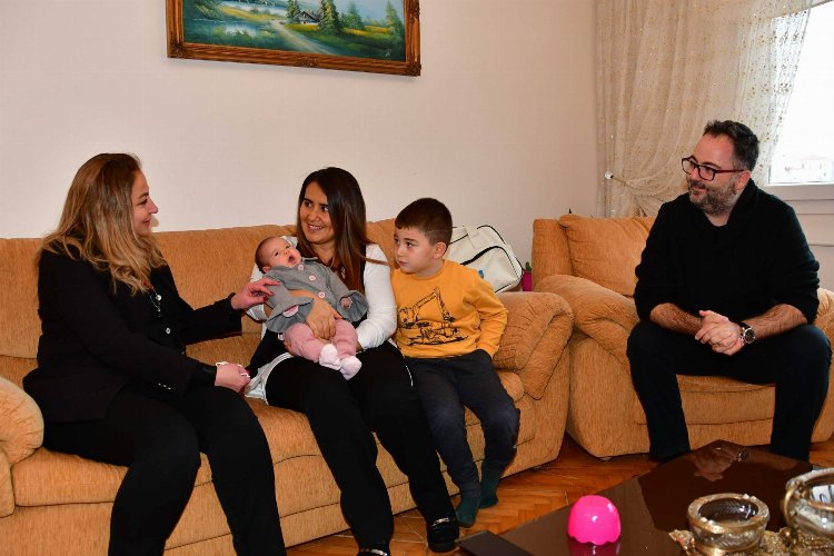 İzmr Narlıdere'de 'hoş geldin bebek' ziyaretlerine devam -