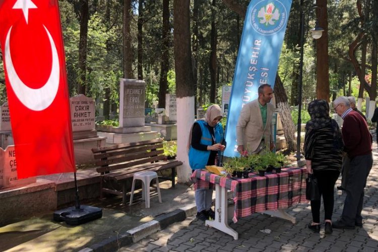 Kabir ziyaretlerinde Manisalıları Büyükşehir'in sıcak yüzü karşıladı -