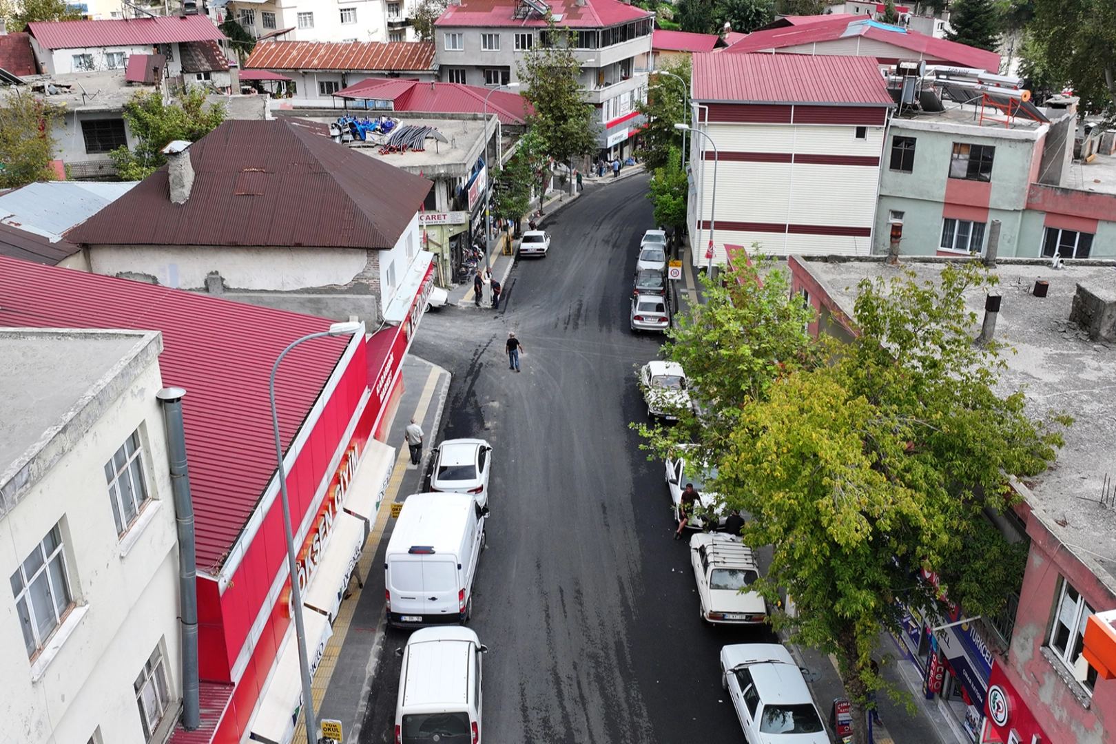 Kahramanmaraş Büyükşehir Andırın’da asfalt atağına devam ediyor -