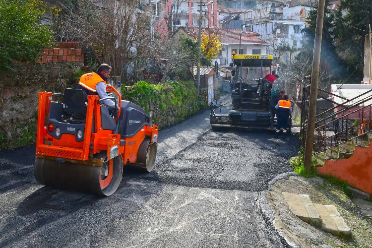 Karabağlar'da 20 bin tondan fazla asfalt serildi -