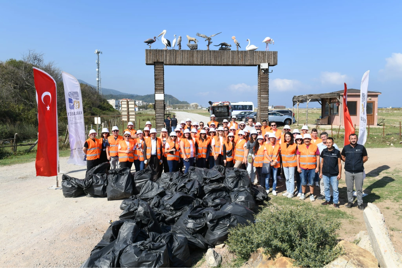 Karacabey’in Yeniköy Sahillerinde gönüllü temizlik hareketi -