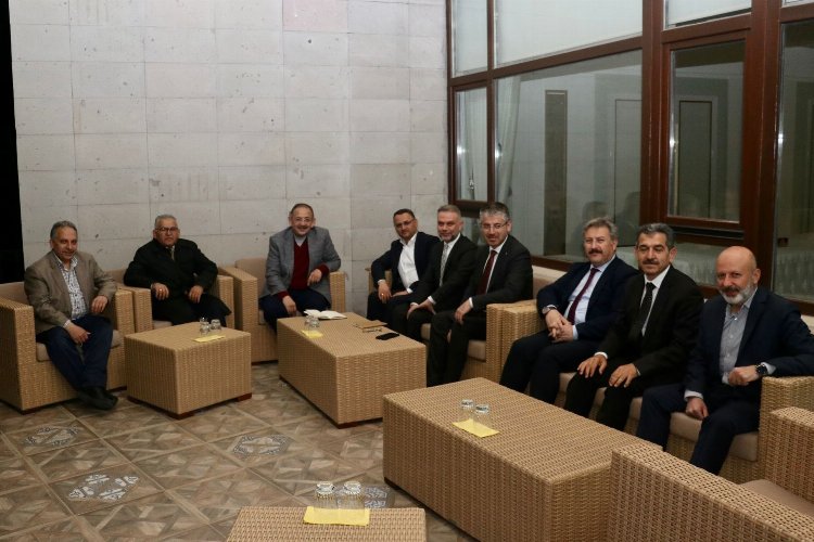 Kayseri başkanlardan Özhaseki'ye brifing -