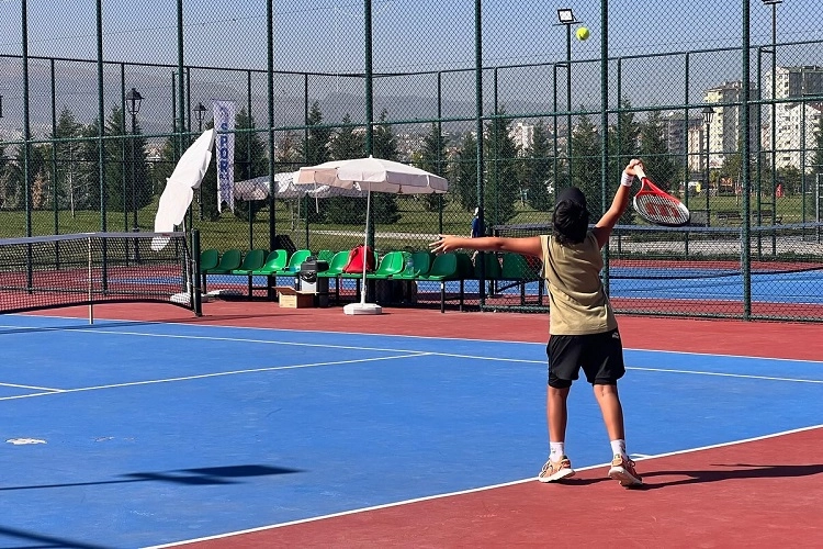 Kayseri Büyükşehir'den heyecanlı tenis turnuvası -