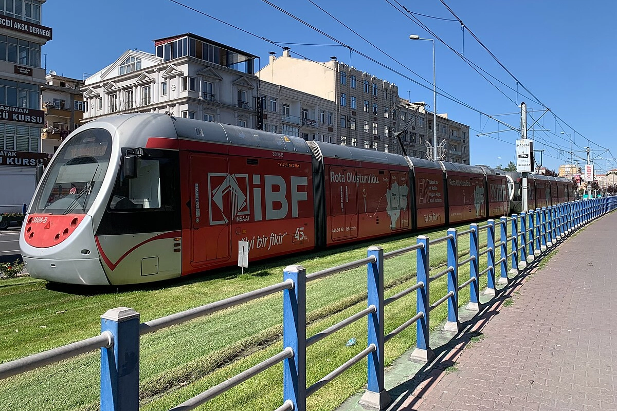 Kayseri Büyükşehir'den milli maça özel tramvay hizmeti -