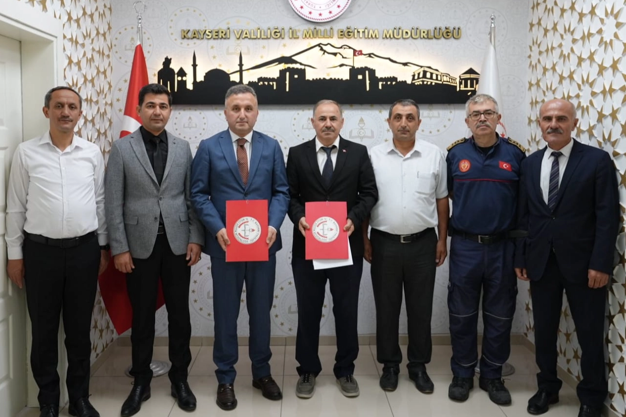 Kayseri Büyükşehir İle İl Milli Eğitim Müdürlüğü’nden itfaiyecilik bölümü öğrencilerine destek -