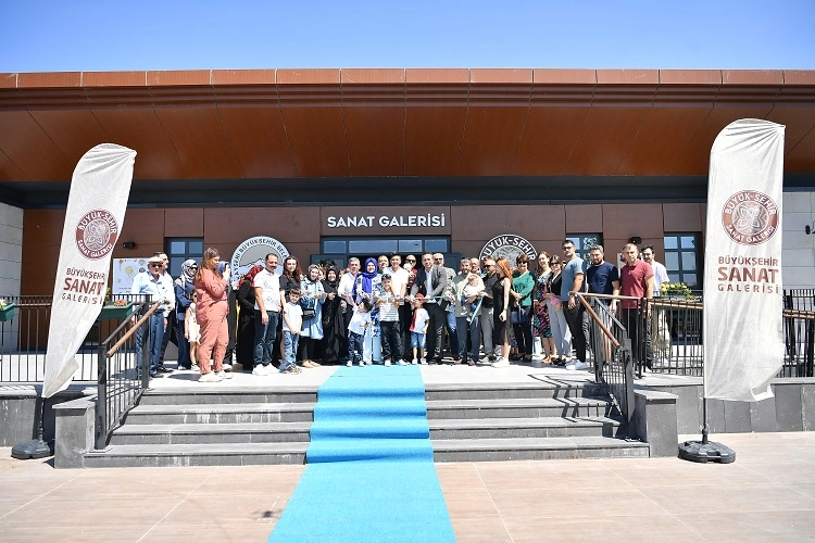 Kayseri'de sanat galerisi çocukluk hayalini gerçekleştirdi -