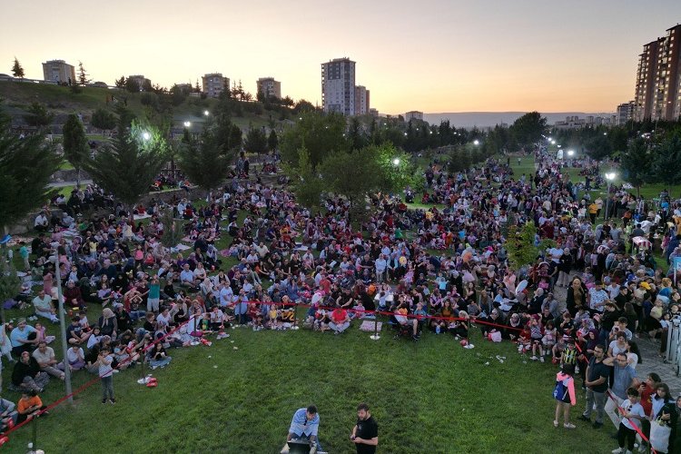 Kayseri Melikgazi'de açık havada sinema keyfi -