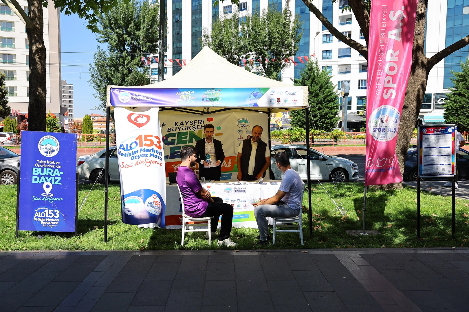 Kayseri'nin ücretsiz rehberlik ve danışmanlık hizmeti, kente yeni gelen üniversite öğrencilerinden tam not aldı -