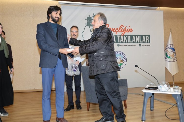 Kayseri Talas gençleri aklına takılanları dinledi -