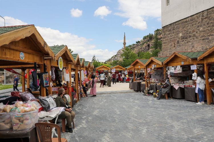 Kayseri Talas'ın maharetli elleri hız kesmiyor -