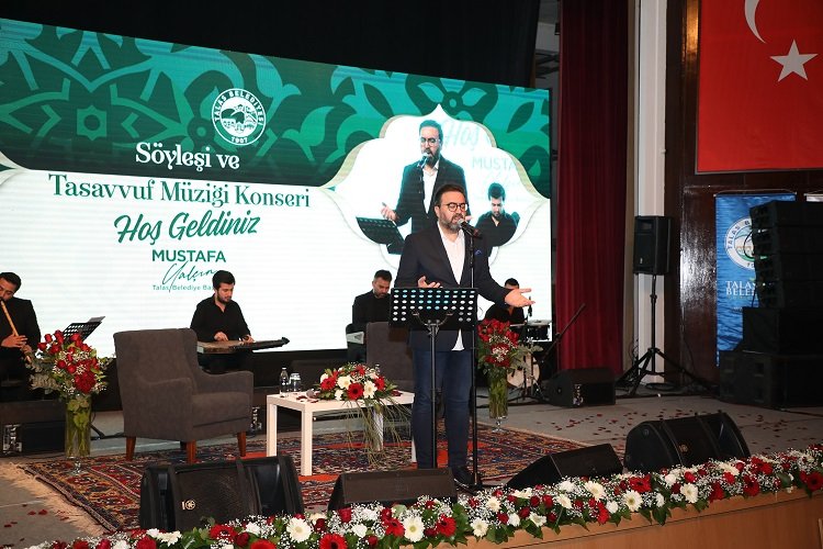 Kayseri Talas'ta Mevlana'ya saygı duruşu -