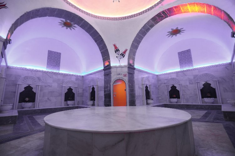 Kayseri Talas'ta tarihi hamam göz kamaştırıyor -