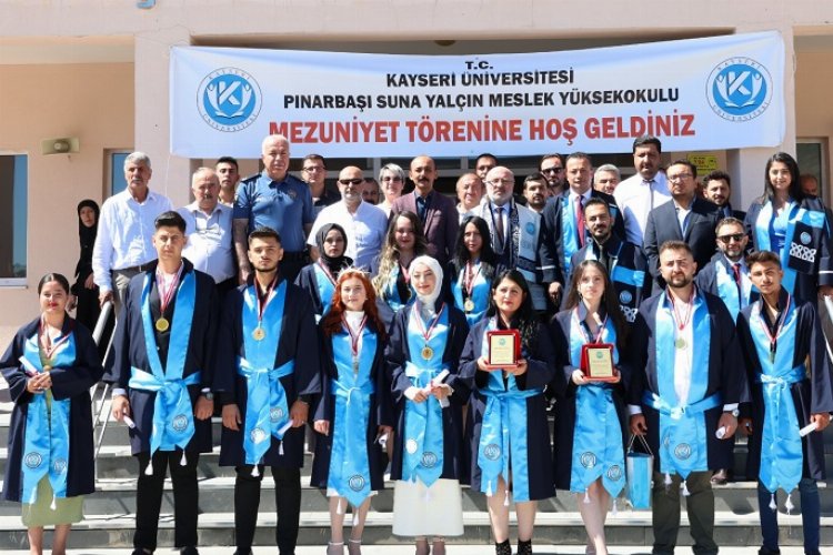 KAYÜ Pınarbaşı MYO'da mezuniyet heyecanı -