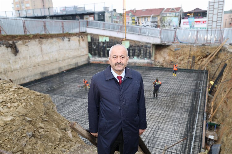 Kent meydanındaki önemli çalışmada ilk beton atıldı -