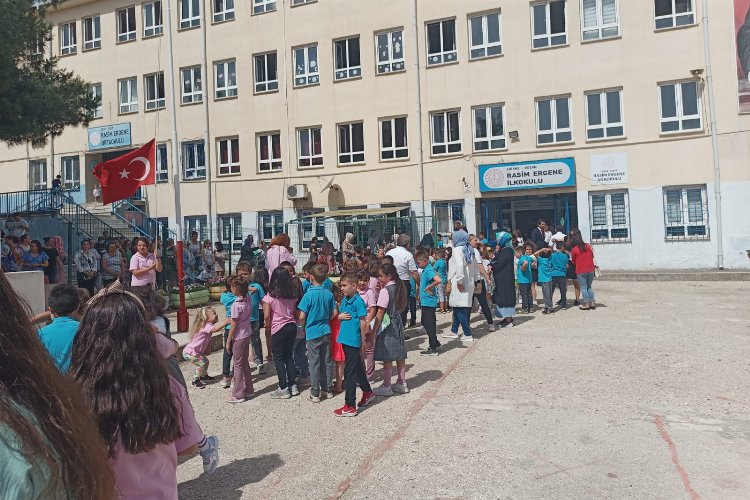 Keşan'da öğrenciler karnelerine kavuştu -