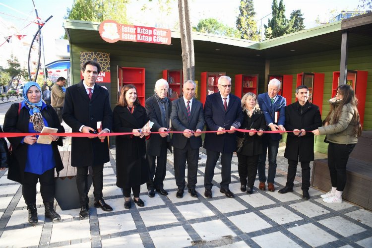 Keşan Lisesi mezunlarından 55. yıl buluşması.... Keşan Lisesi'nde Cadde Kütüphanesi açıldı -