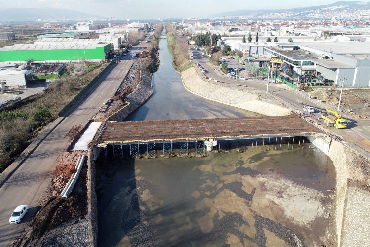 Kocaeli Başyiğit'te iki caddeyi birleştiren köprü 