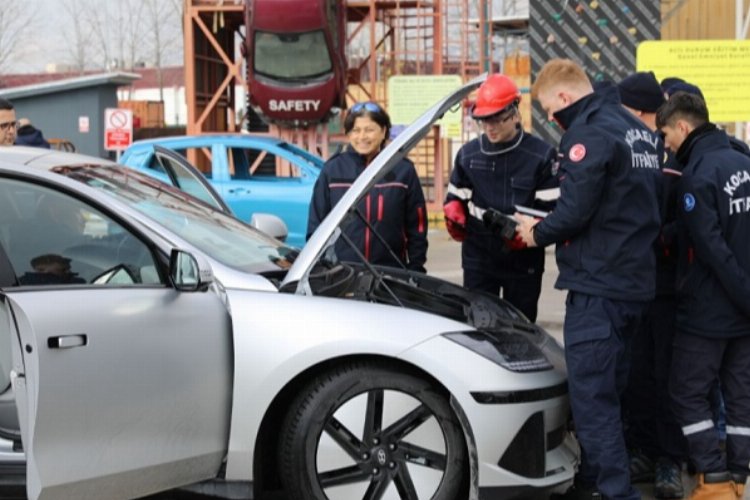 Kocaeli'de elektrikli araç yangınları için eğitim -