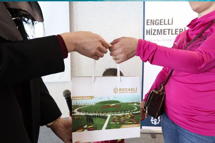 Kocaeli'de otizm tanılı bireylere probiyotik ürünler teslim edildi -