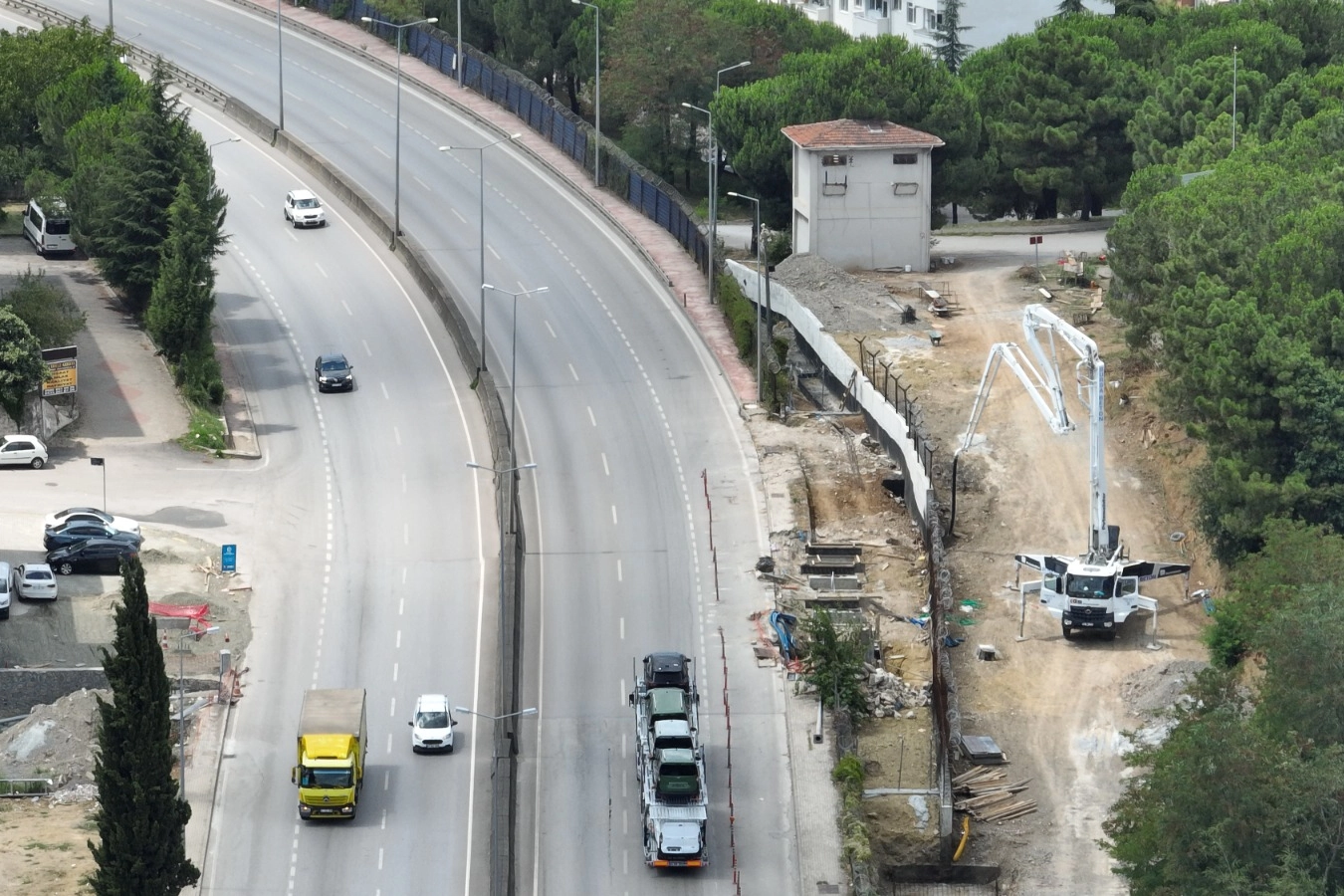 Kocaeli'de Sezai Karakoç üst geçidinde yoğun tempo -