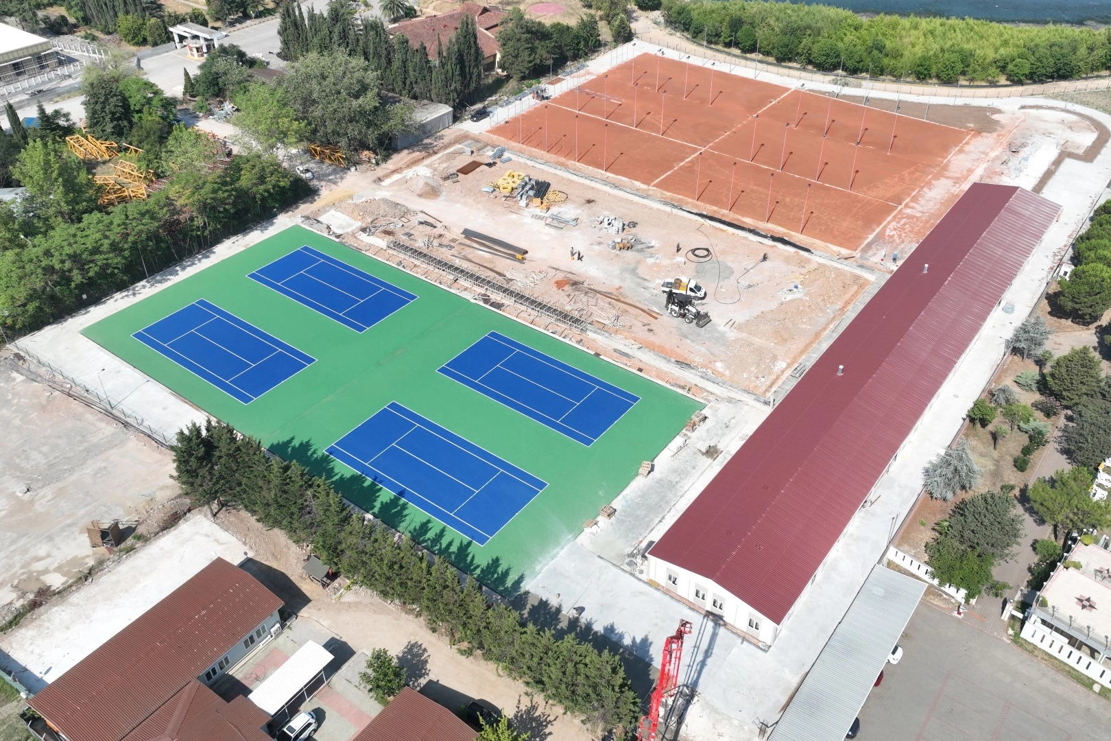 Kocaeli'de Tenis Merkezi’nde balon kortlar boyandı -